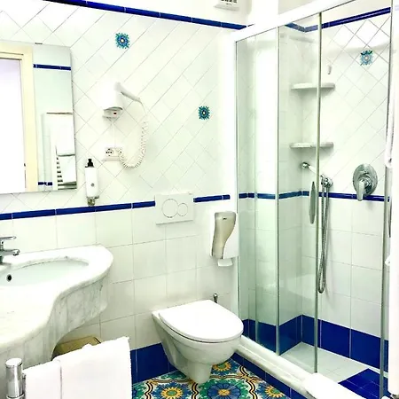 아파트 Queen View - No Kitchen *