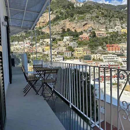 Queen View - No Kitchen *