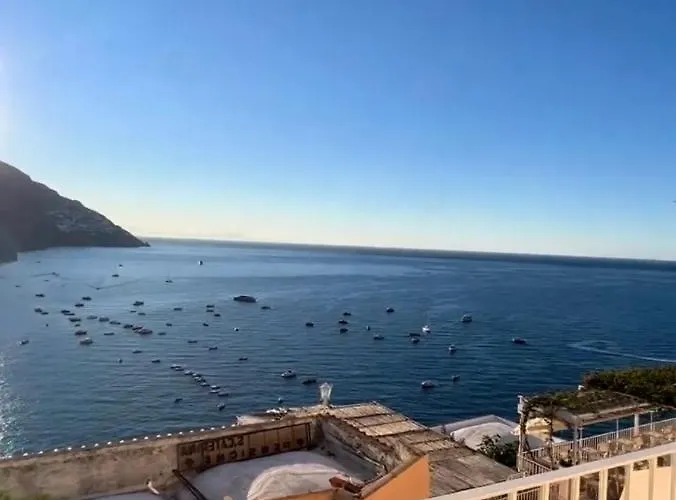 Queen View - No Kitchen Positano