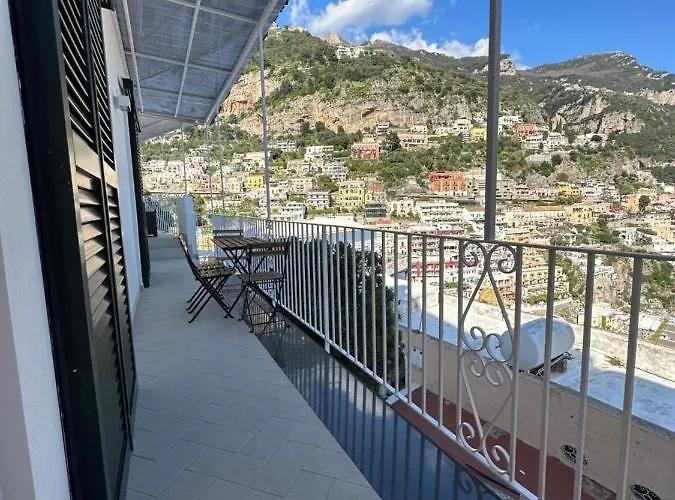 Queen View - No Kitchen * Positano