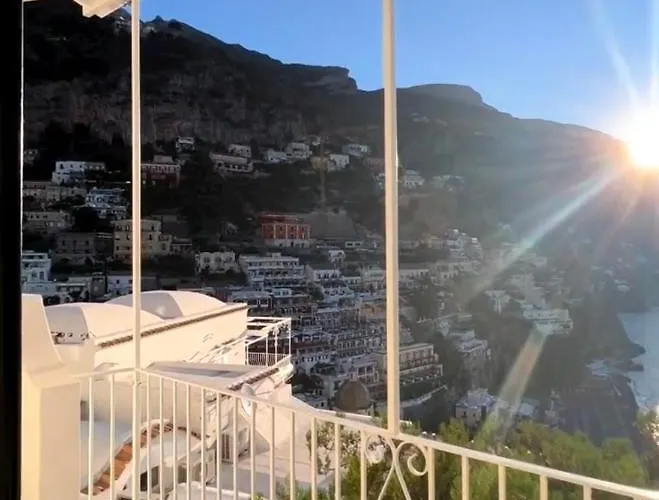 Queen View - No Kitchen * Positano