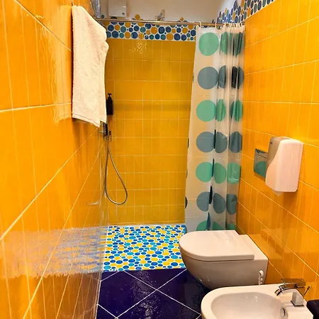 Queen View - No Kitchen Apartment Positano