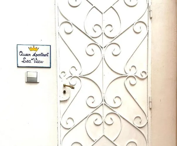 Queen View - No Kitchen * Positano