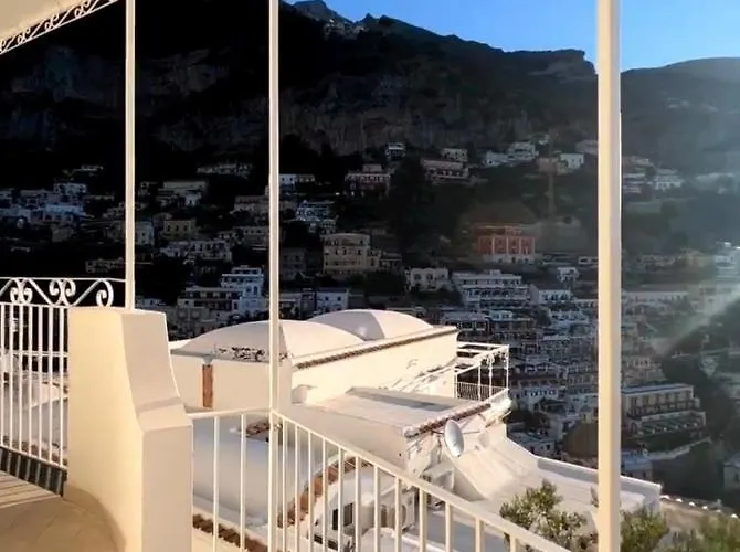 Queen View - No Kitchen * Positano