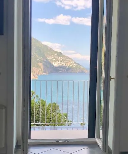 Queen View - No Kitchen *